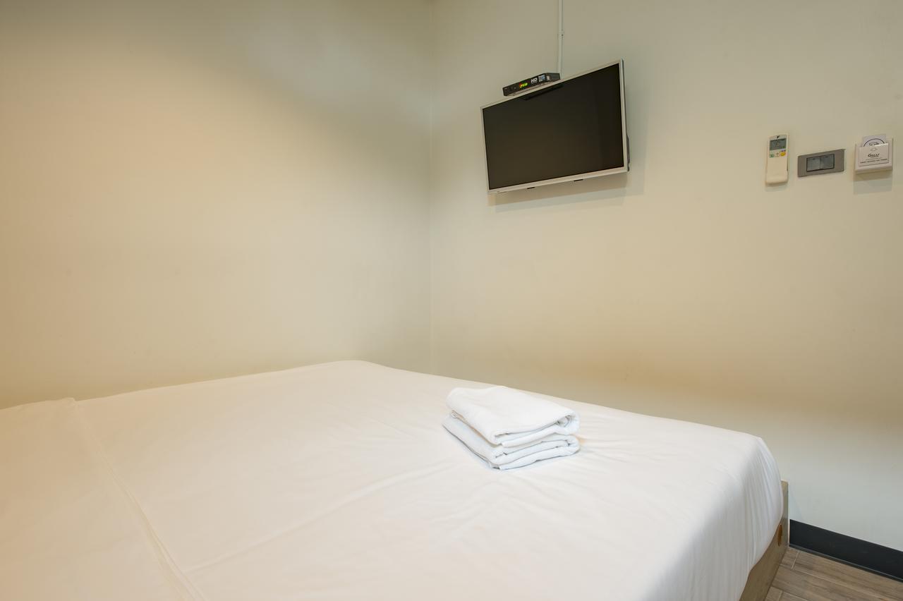 T Hostel @ Victory Monument Bangkok Exterior photo