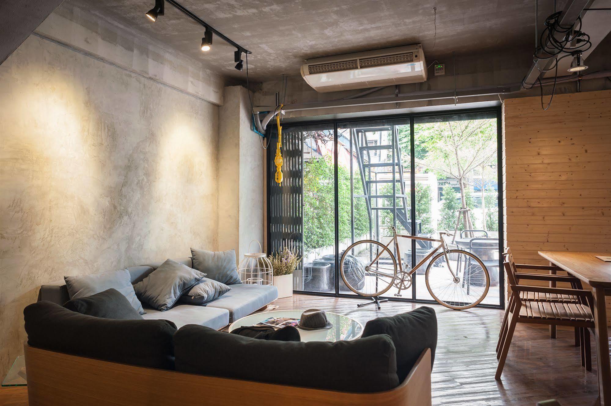 T Hostel @ Victory Monument Bangkok Exterior photo